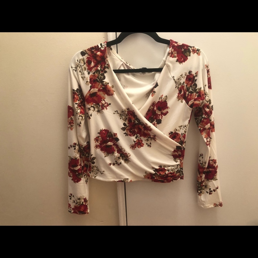 Sexy floral surplice top 🌸😍